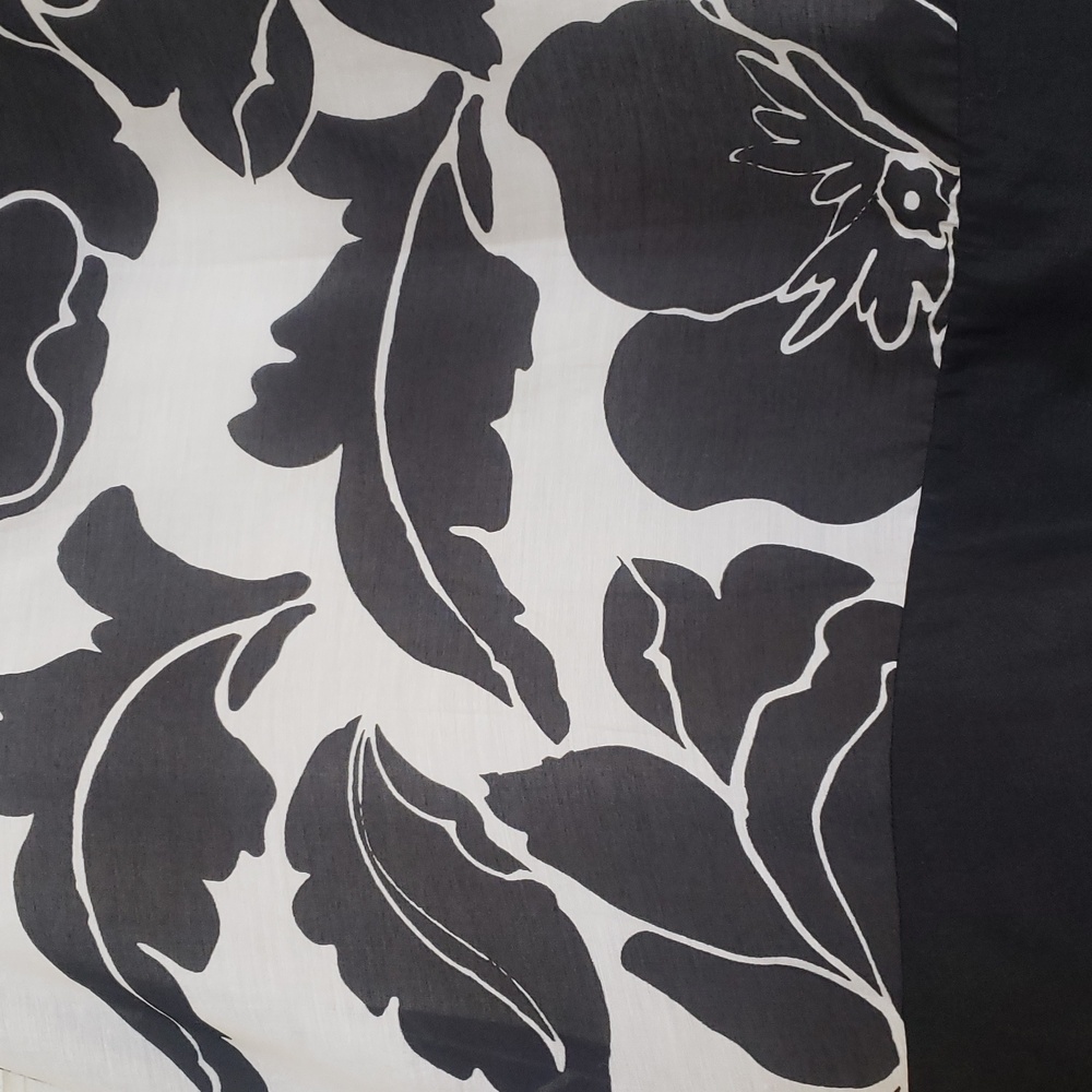 WHITE HOUSE BLACK MARKET Black White Floral Silk Blend A-Line Border Skirt 2 - Picture 7 of 9